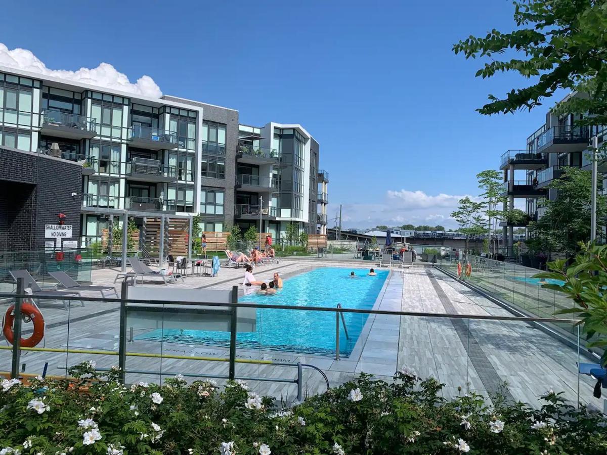 Pet Friendly Condos At Friday Harbour Innisfil Eksteriør billede