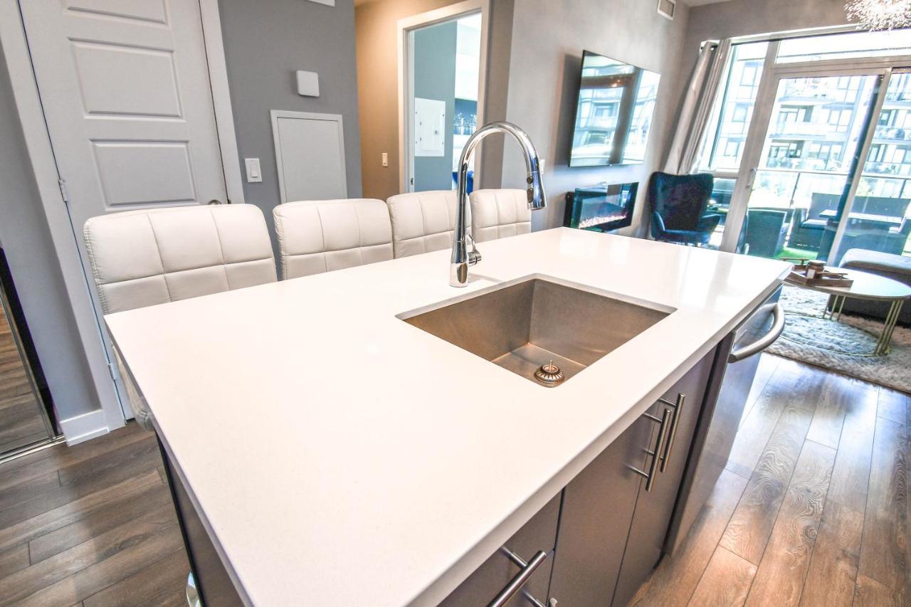 Pet Friendly Condos At Friday Harbour Innisfil Eksteriør billede