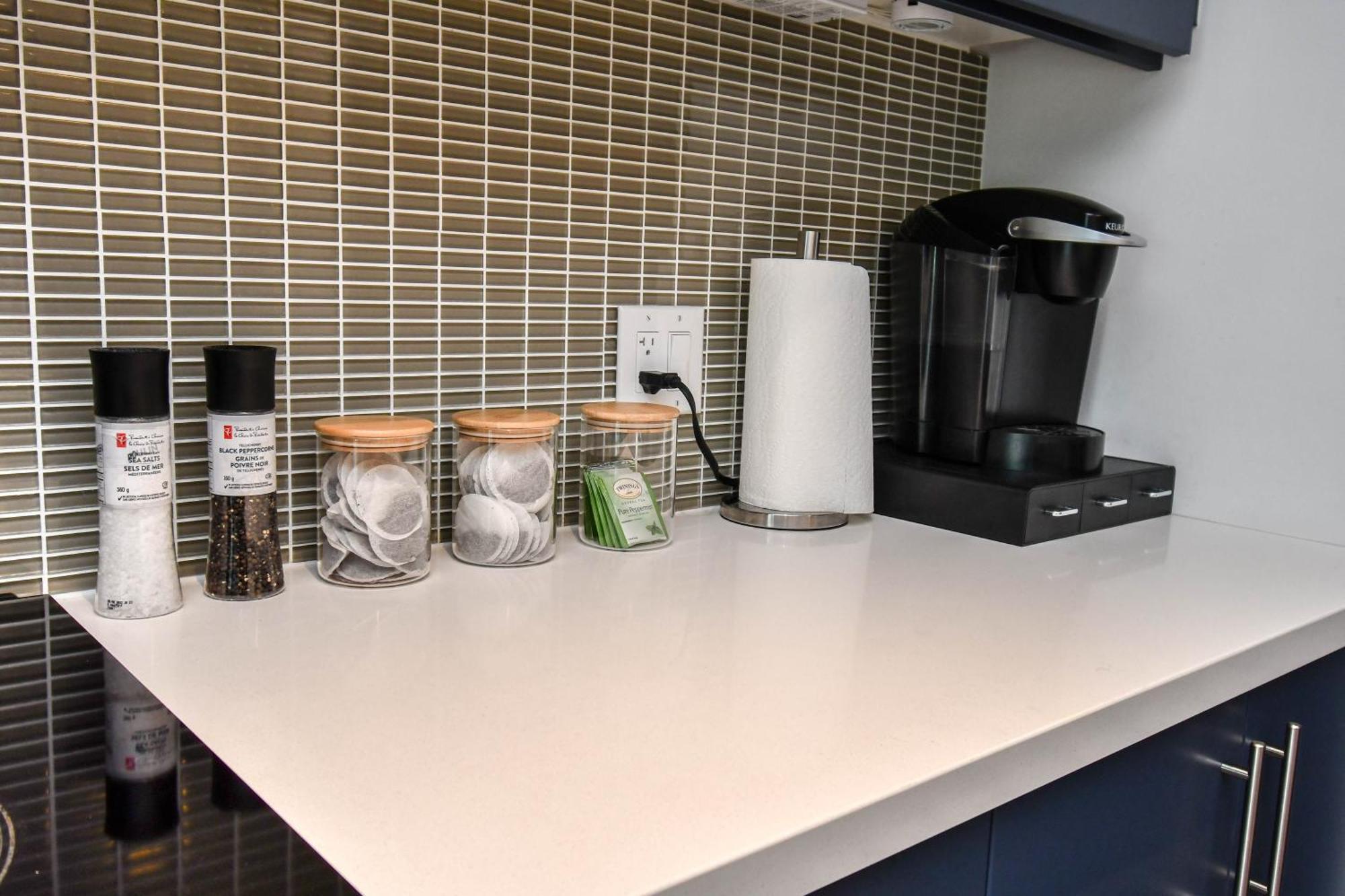 Pet Friendly Condos At Friday Harbour Innisfil Eksteriør billede