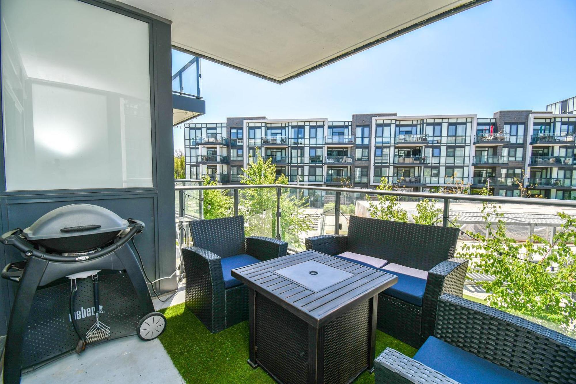 Pet Friendly Condos At Friday Harbour Innisfil Eksteriør billede
