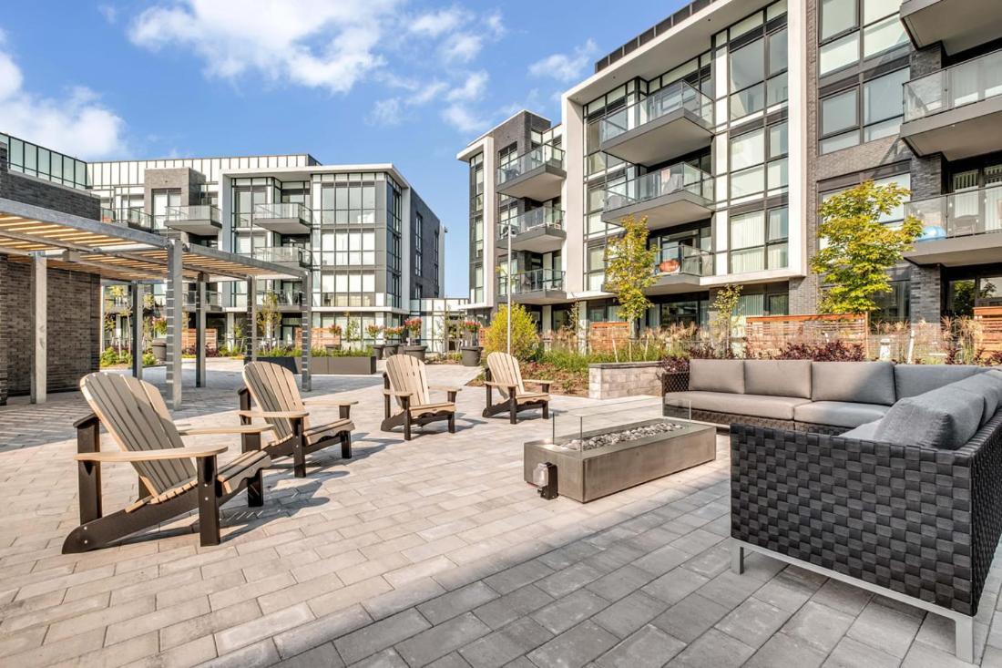 Pet Friendly Condos At Friday Harbour Innisfil Eksteriør billede